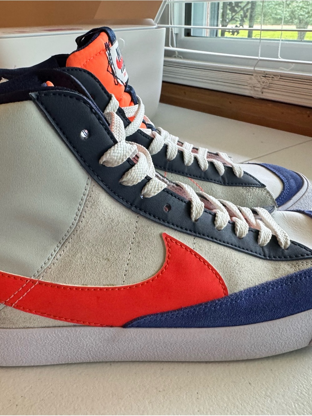 Nike Blazer Mid ‘77 SE White/Navy/Team Orange - Picture 2 of 6